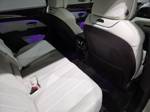 Used 2023 Bentley Bentayga image 25