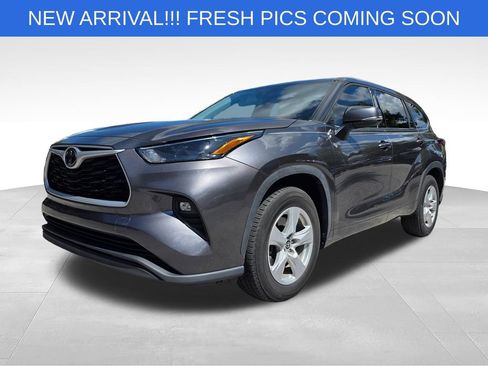 Used 2022 Toyota Highlander LE FWD image 15