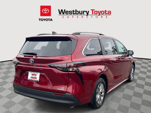 Used 2024 Toyota Sienna LE FWD image 7