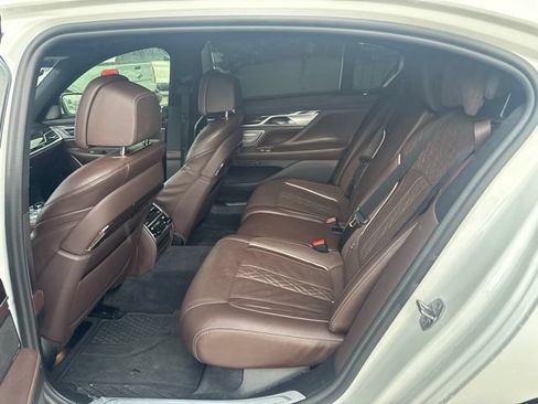 Used 2022 BMW 750i xDrive w/ Executive Package AWD/4WD image 10
