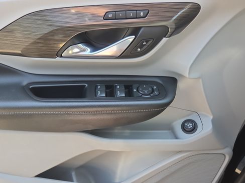 Certified 2024 GMC Terrain SLT FWD image 28