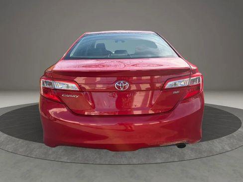 Used 2014 Toyota Camry SE image 6