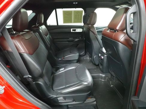Used 2020 Ford Explorer Platinum w/ Premium Technology Package image 33