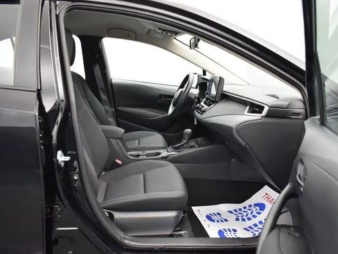 Used 2025 Toyota Corolla LE FWD image 16