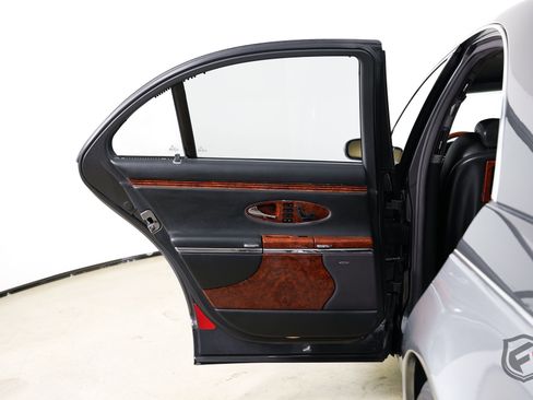 Used 2004 Maybach 57 image 31