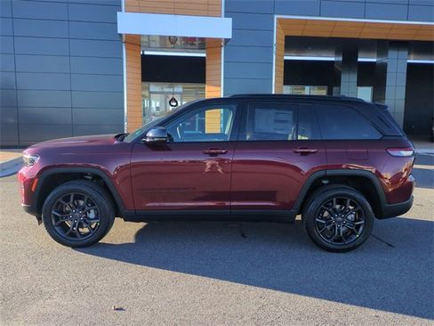 New 2025 Jeep Grand Cherokee Limited image 7