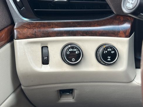 Used 2015 Cadillac Escalade Premium image 36