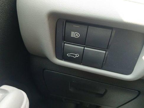 Used 2021 Toyota Highlander XLE FWD image 24