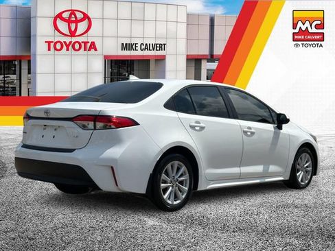 Used 2024 Toyota Corolla LE w/ LE Convenience Package FWD image 5