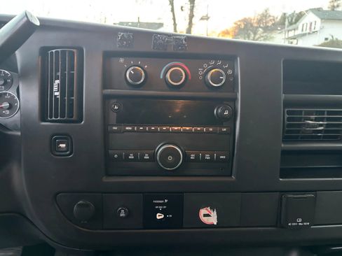 Used 2017 GMC Savana 2500 Van 3D image 15