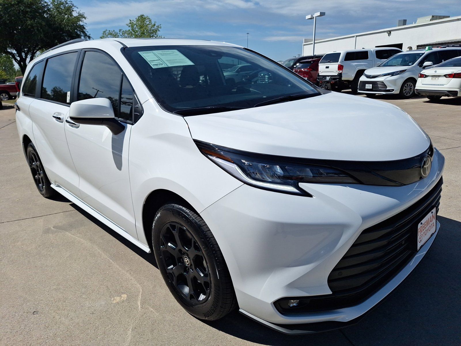 Used 2026 Toyota Sienna XLE Woodland Edition AWD/4WD image 8