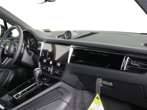 New 2026 Porsche Macan image 15