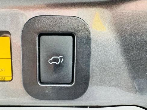 Used 2011 Toyota Sienna XLE image 23