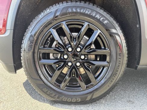 Used 2018 GMC Acadia SLT image 2