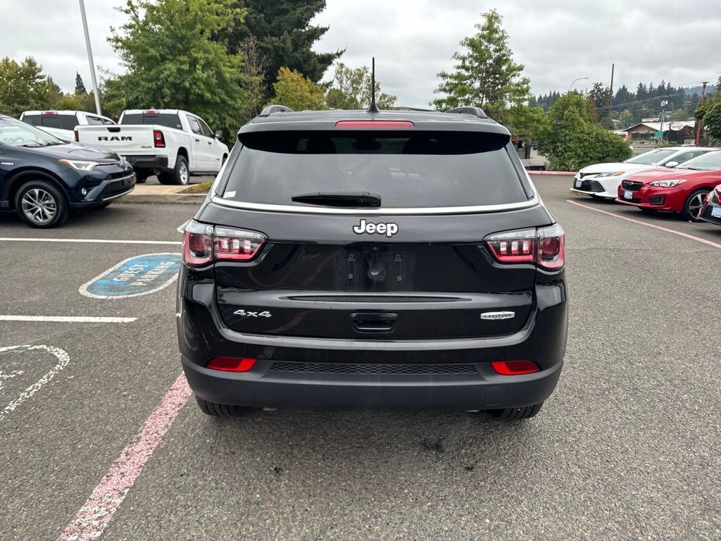 Used 2024 Jeep Compass Latitude AWD/4WD image 8