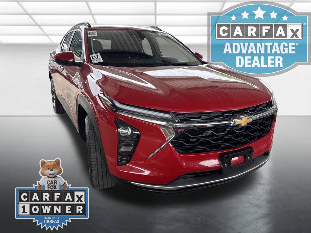 Used 2026 Chevrolet Trax LT FWD image 2