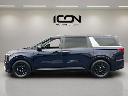 Used 2025 Kia Carnival FWD image 2
