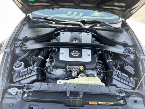 Used 2014 Nissan 370Z Coupe RWD image 12