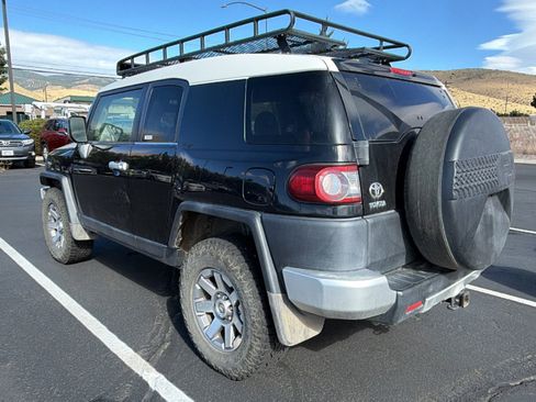 Used 2014 Toyota FJ Cruiser 4WD w/ Upgrade Package image 3