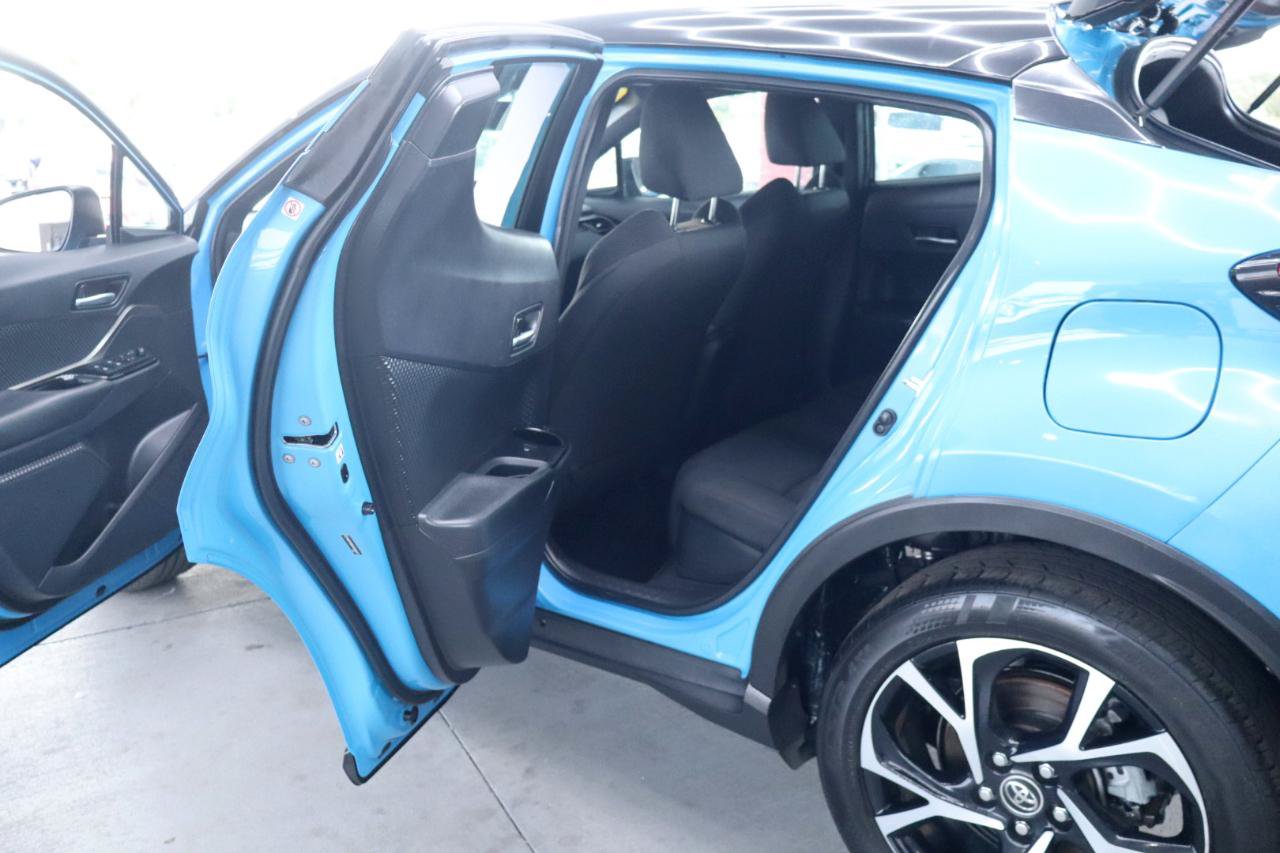 Used 2019 Toyota C-HR XLE FWD image 30