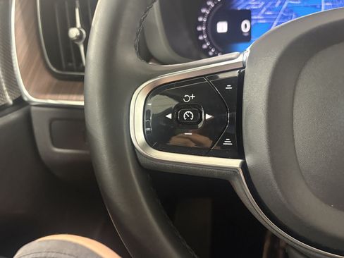 Used 2024 Volvo XC60 B5 Plus AWD/4WD image 20