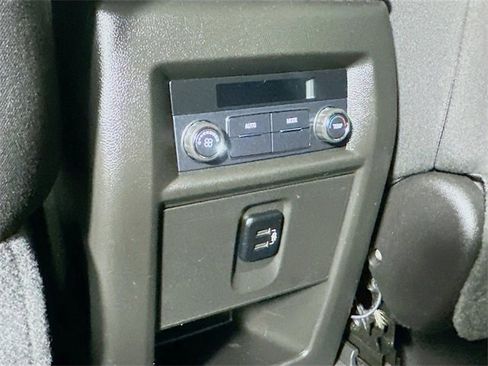 Used 2018 Chevrolet Traverse LT image 32