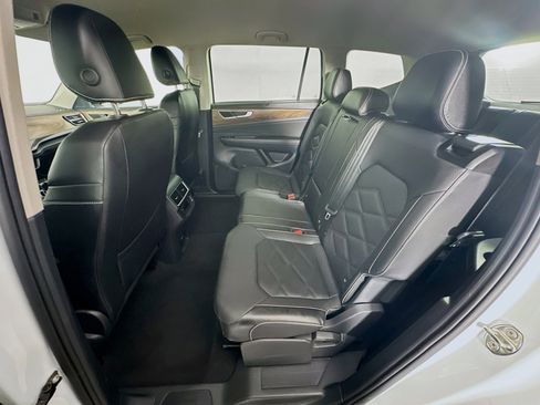 Used 2025 Volkswagen Atlas SE image 29