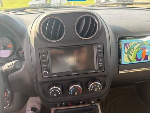 Used 2014 Jeep Patriot Latitude AWD/4WD image 8