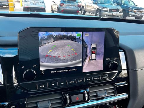 Used 2025 Nissan Pathfinder SL image 27