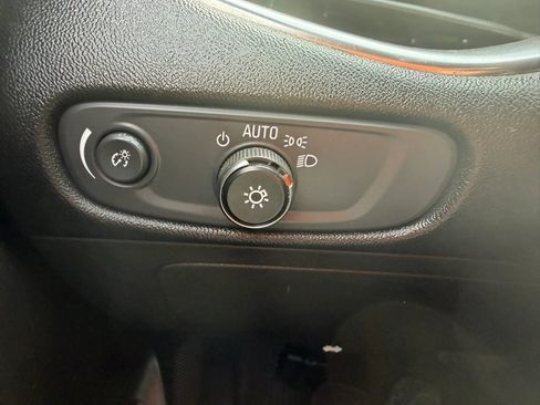 Used 2019 Chevrolet Malibu LT image 17