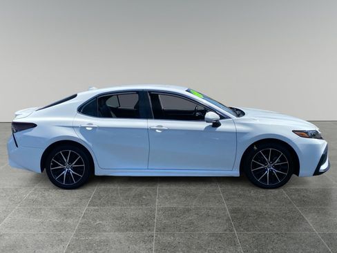 Used 2023 Toyota Camry SE FWD image 6