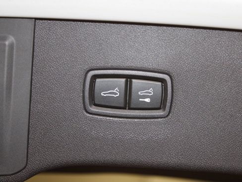 Certified 2025 Porsche Cayenne image 34