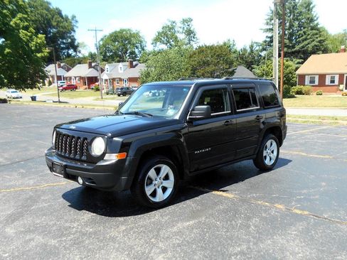 Used 2011 Jeep Patriot Latitude AWD/4WD image 2