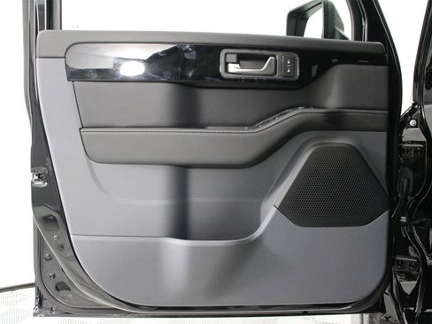 Used 2025 INEOS Grenadier Fieldmaster Edition image 17