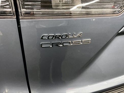 Used 2024 Toyota Corolla Cross XLE w/ Convenience Package image 9