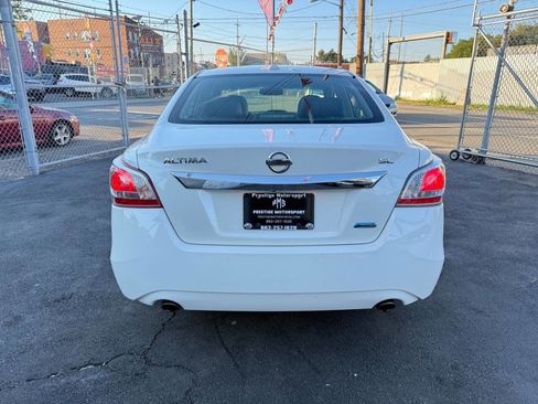 Used 2013 Nissan Altima 2.5 SL w/ Technology Pkg image 4