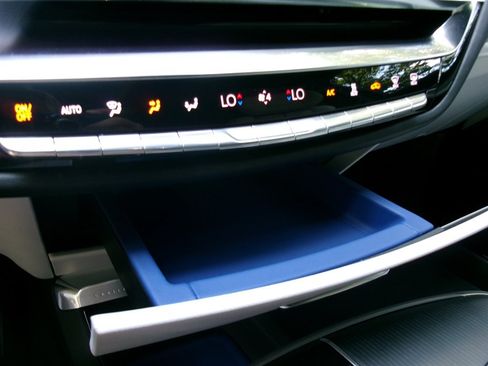 Used 2024 Cadillac Lyriq Sport AWD/4WD image 32