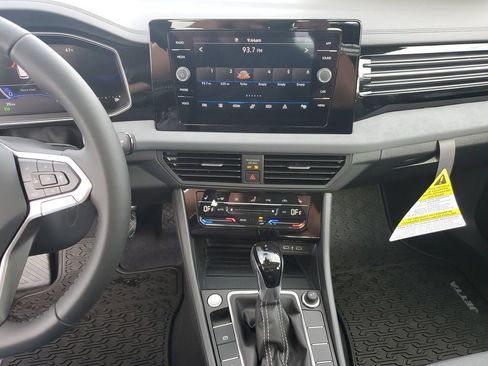 New 2025 Volkswagen Jetta SE image 9