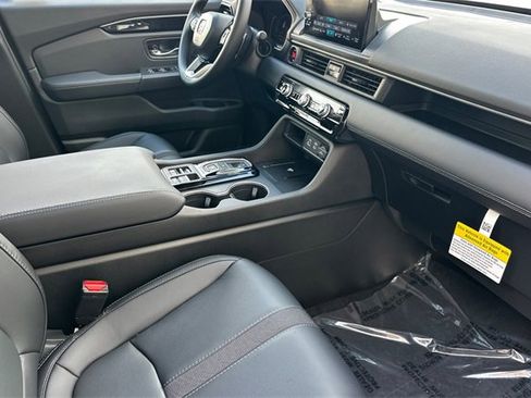New 2025 Honda Pilot Touring image 18