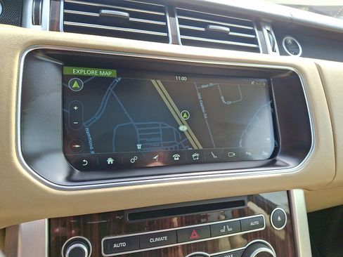 Used 2017 Land Rover Range Rover Supercharged AWD/4WD image 10