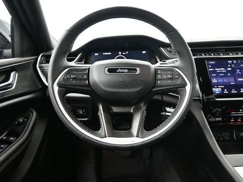 Used 2025 Jeep Grand Cherokee L Altitude AWD/4WD image 33