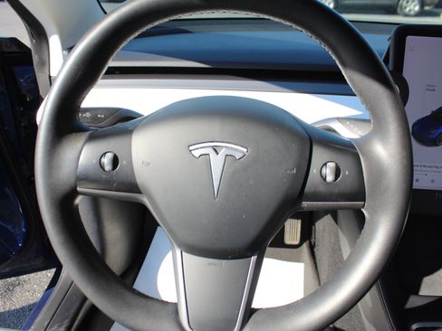 Used 2021 Tesla Model 3 Standard Range Plus image 14