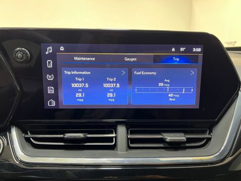Used 2025 Chevrolet Trax RS w/ Driver Confidence Package FWD image 26