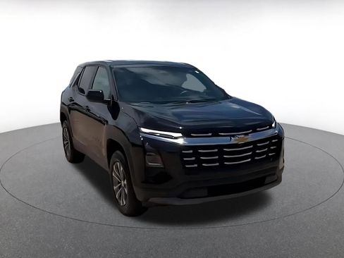 Used 2025 Chevrolet Equinox LT FWD image 3