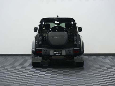 Used 2025 Land Rover Defender 110 V8 AWD/4WD image 7