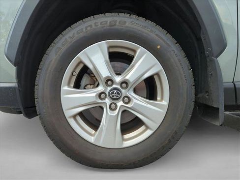Used 2019 Toyota RAV4 XLE w/ Convenience Package image 14