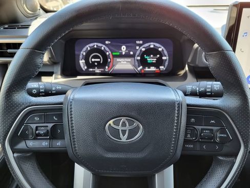 Used 2025 Toyota 4Runner Limited w/ Tow Technology Package AWD/4WD image 15