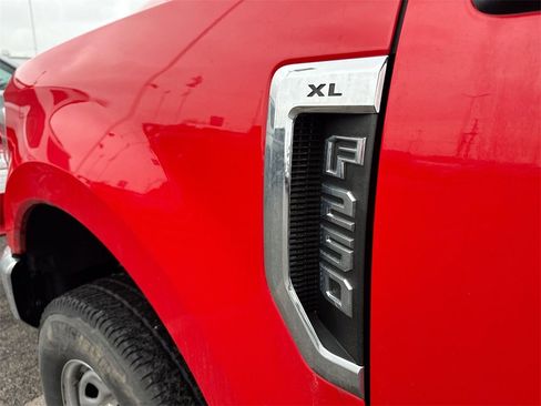 Used 2020 Ford F250 XL w/ Power Equipment Group image 10