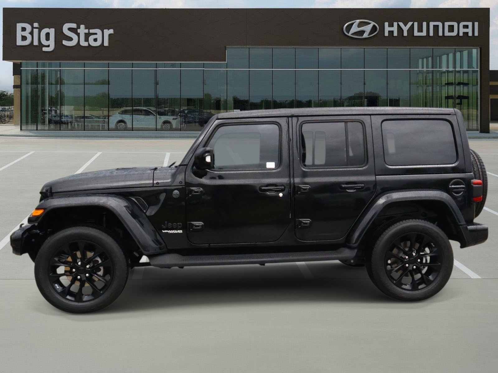 Used 2022 Jeep Wrangler Unlimited Sahara AWD/4WD image 2