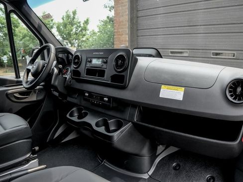 Used 2025 Mercedes-Benz Sprinter 2500 image 19
